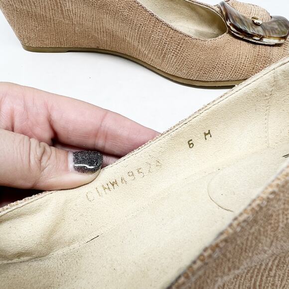 [Stuart Weitzman] Beige Leather Bucalina Tortoiseshell Buckle Round Toe Wedges 6 - Picture 11 of 12